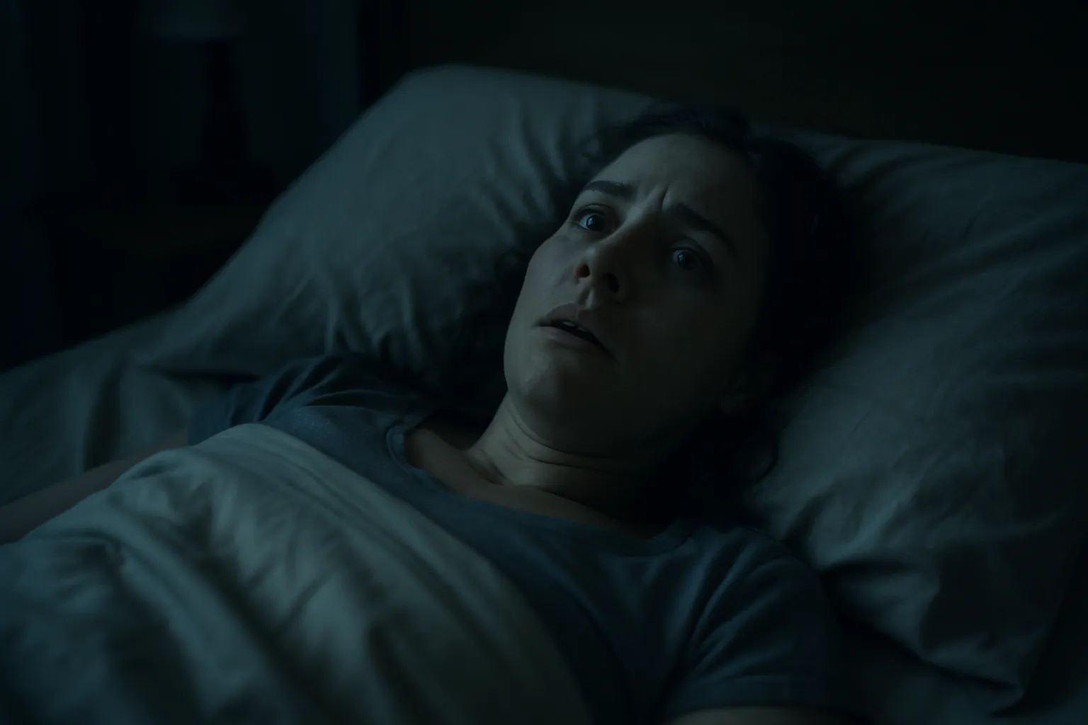 Paralizie în somn: cauze, simptome și cum să eviți trezirea bruscă cu palpitații