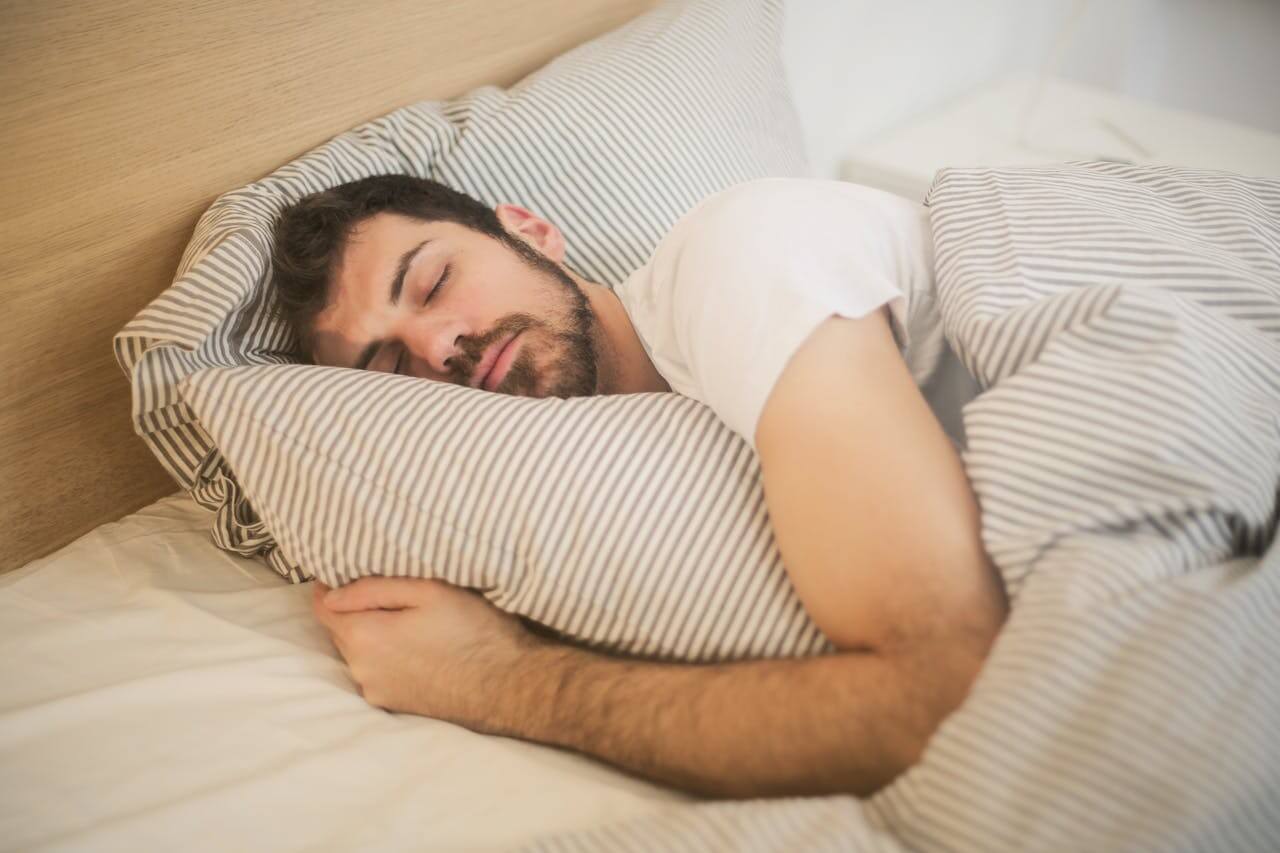 Somnul profund – de ce e mai important decât crezi și cum îl obții noapte de noapte