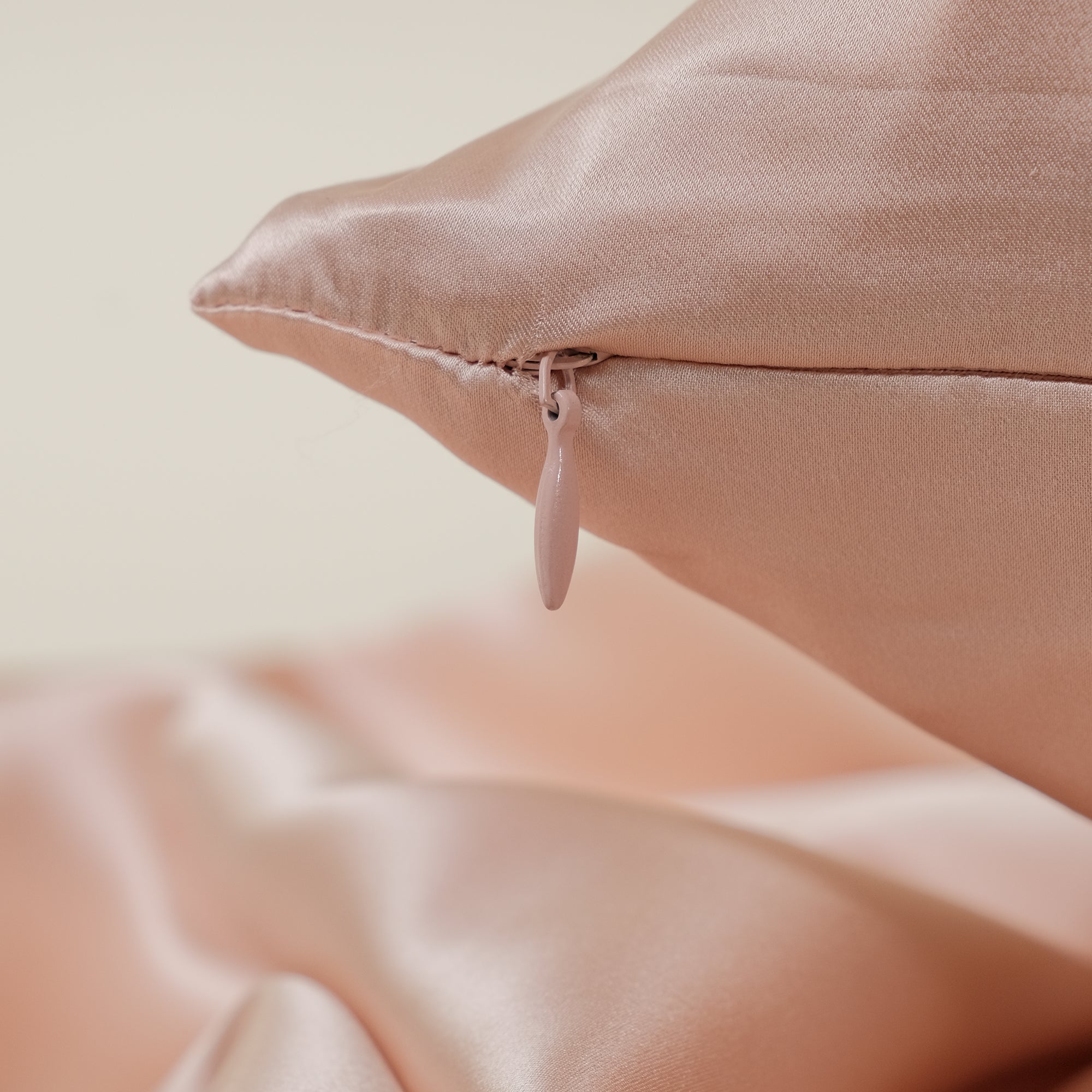 Față de Pernă din Mătase